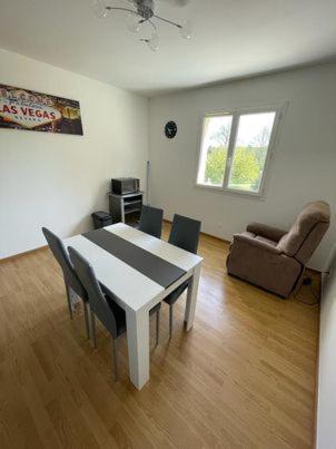 Appartement Le Domaine Des Libellules Proche Walibi Corbelin Buitenkant foto